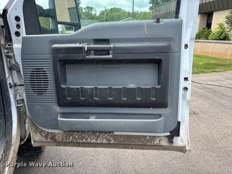 image for item NM9940 2015 Ford F350 Super Duty Ext. Cab pickup truck
