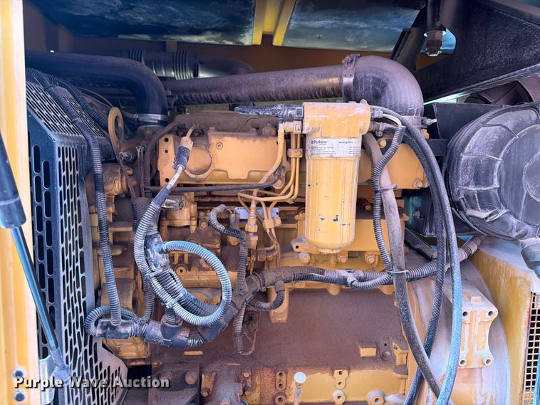 image for item OE9693 2004 Caterpillar D80P4 generator