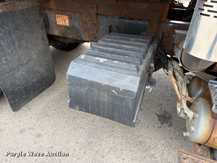 image for item OE9699 2008 International WorkStar 7400 dump truck