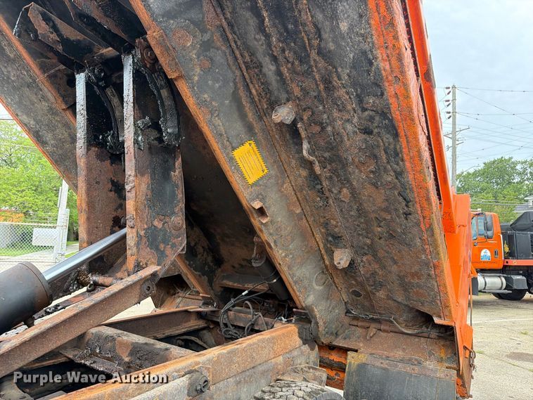 image for item OE9699 2008 International WorkStar 7400 dump truck
