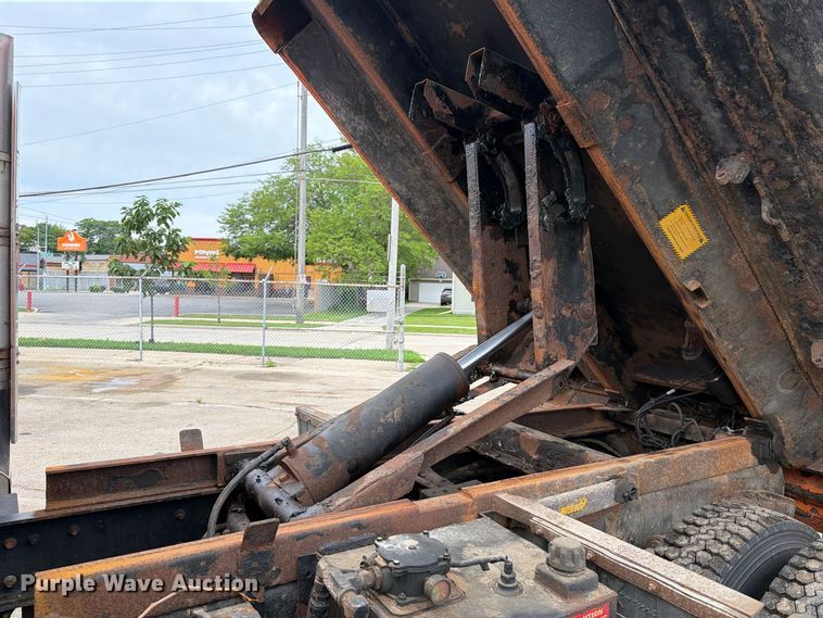 image for item OE9699 2008 International WorkStar 7400 dump truck