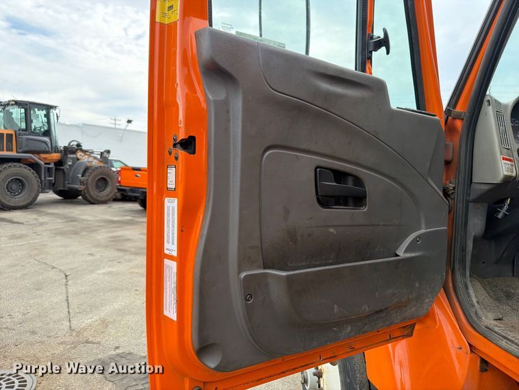 image for item OE9699 2008 International WorkStar 7400 dump truck