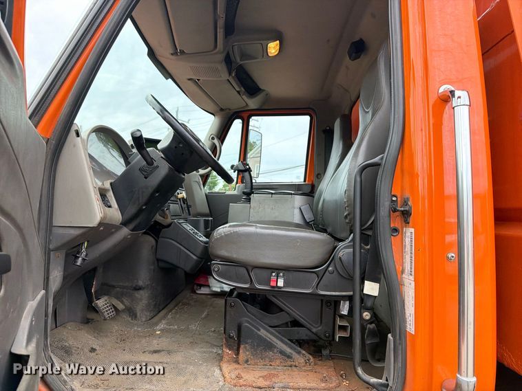image for item OE9699 2008 International WorkStar 7400 dump truck