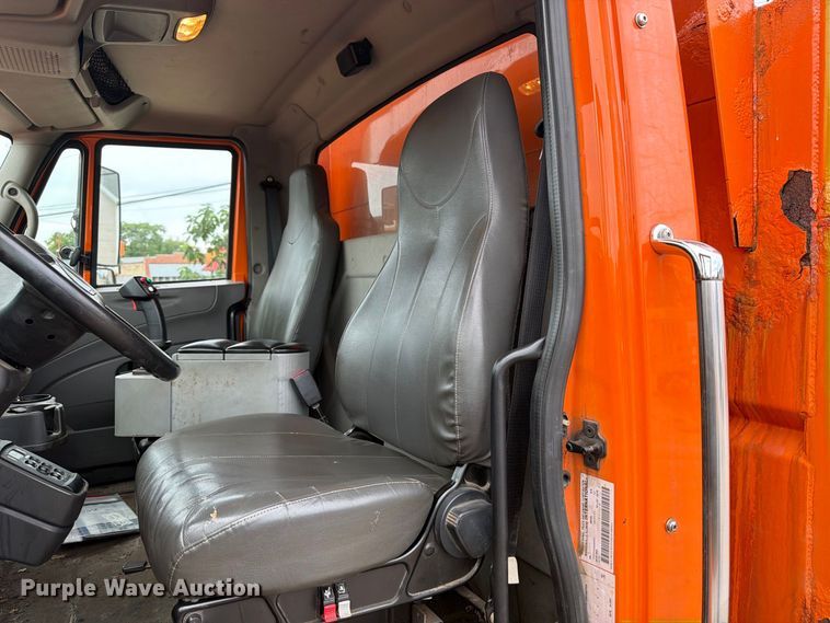 image for item OE9699 2008 International WorkStar 7400 dump truck