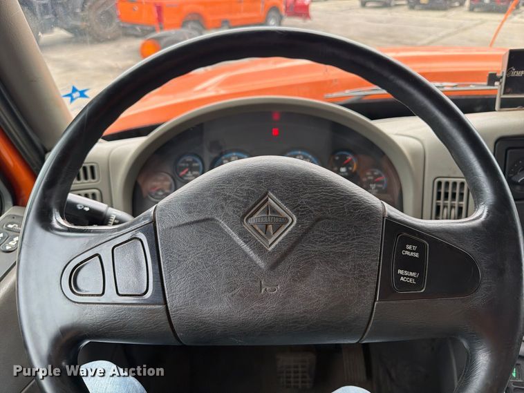 image for item OE9699 2008 International WorkStar 7400 dump truck