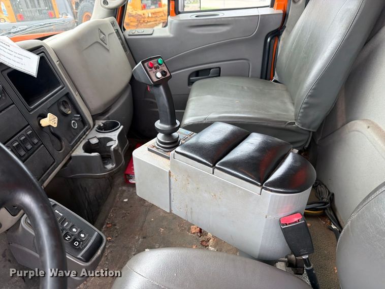 image for item OE9699 2008 International WorkStar 7400 dump truck