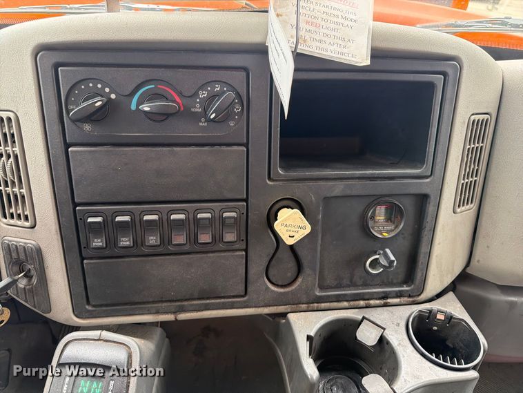 image for item OE9699 2008 International WorkStar 7400 dump truck