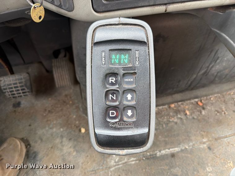 image for item OE9699 2008 International WorkStar 7400 dump truck