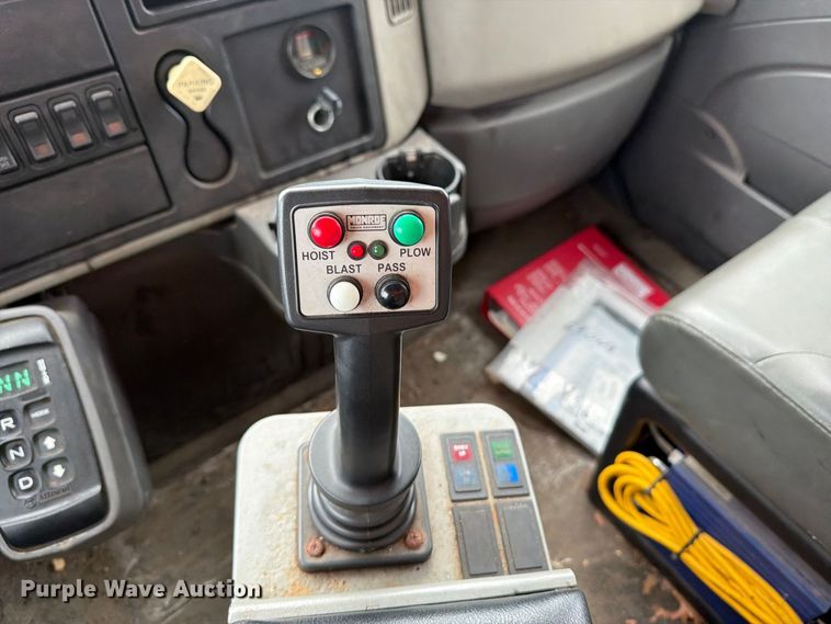 image for item OE9699 2008 International WorkStar 7400 dump truck
