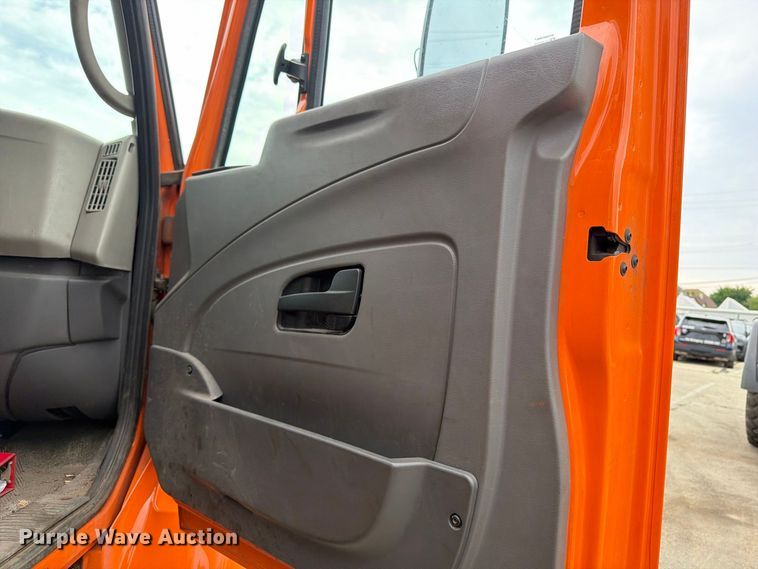 image for item OE9699 2008 International WorkStar 7400 dump truck