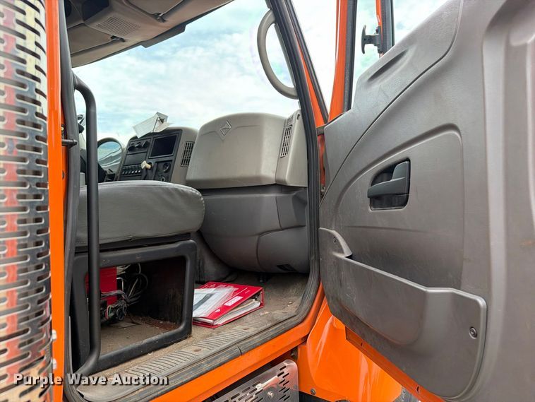 image for item OE9699 2008 International WorkStar 7400 dump truck
