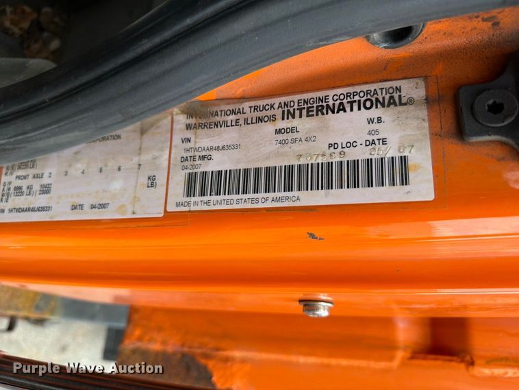 image for item OE9699 2008 International WorkStar 7400 dump truck