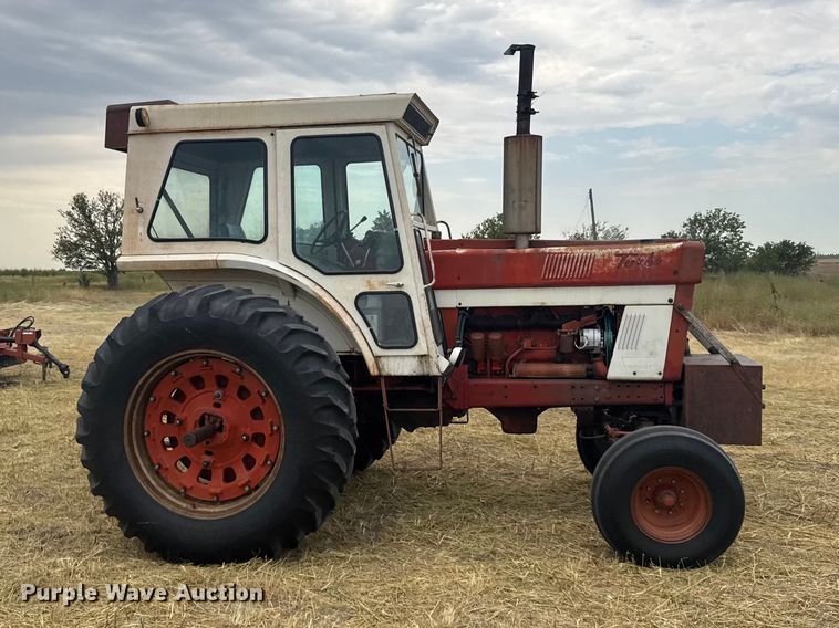 image for item DY3179 1973 International Harvester 1066 tractor