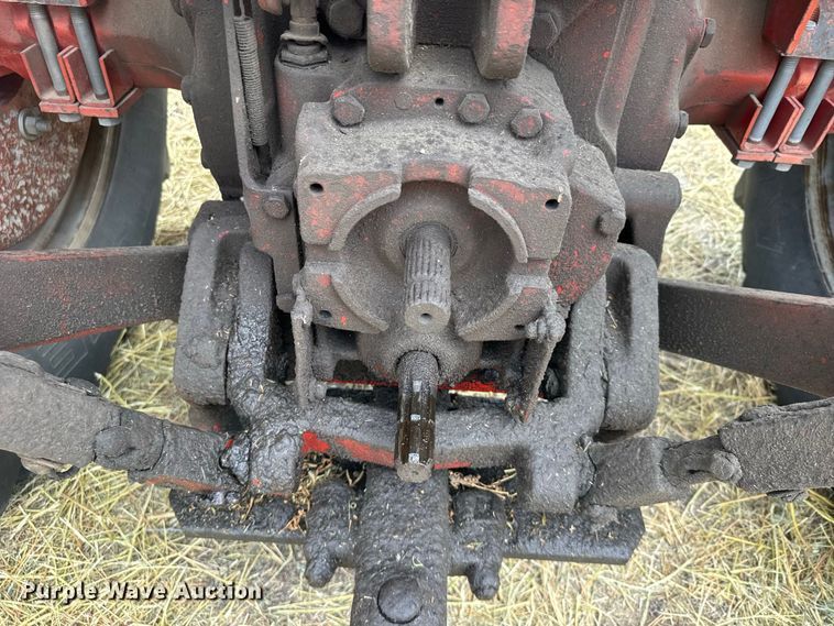 image for item DY3179 1973 International Harvester 1066 tractor
