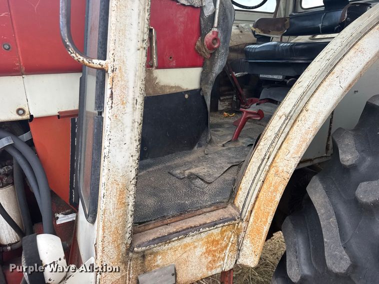 image for item DY3179 1973 International Harvester 1066 tractor