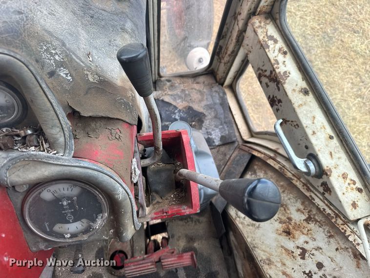 image for item DY3179 1973 International Harvester 1066 tractor