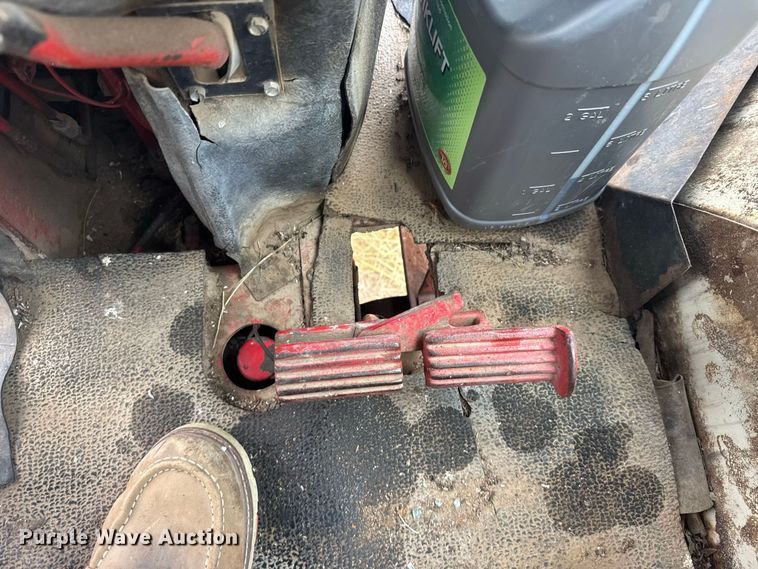 image for item DY3179 1973 International Harvester 1066 tractor