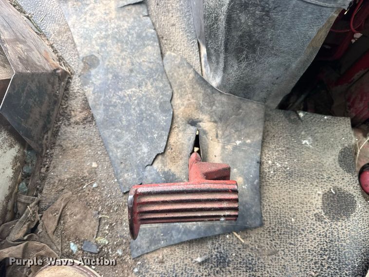 image for item DY3179 1973 International Harvester 1066 tractor
