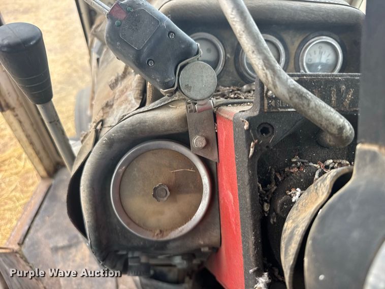 image for item DY3179 1973 International Harvester 1066 tractor