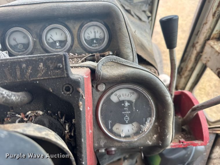 image for item DY3179 1973 International Harvester 1066 tractor