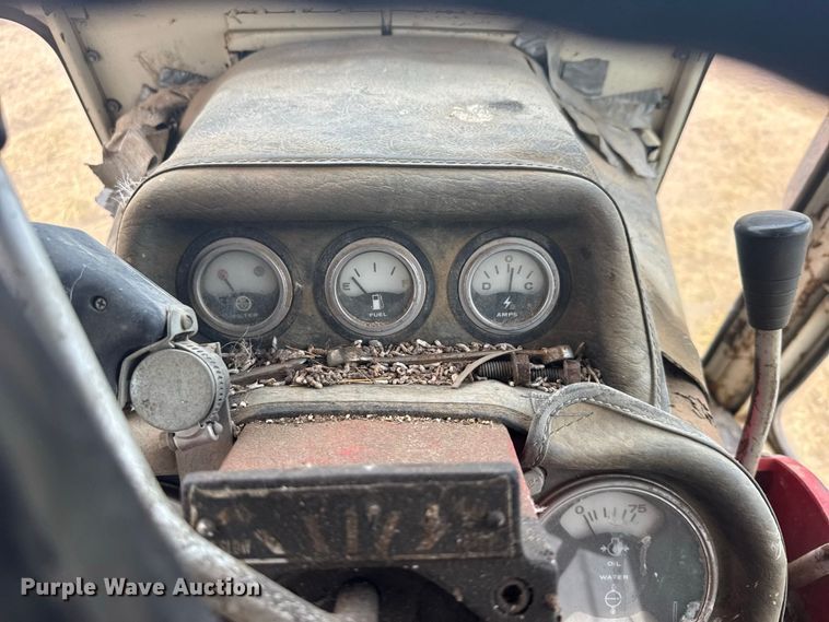 image for item DY3179 1973 International Harvester 1066 tractor