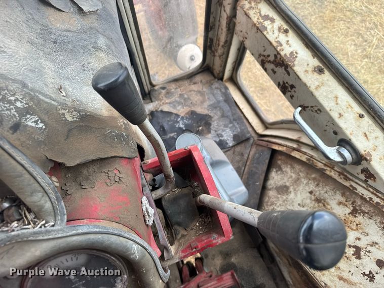 image for item DY3179 1973 International Harvester 1066 tractor