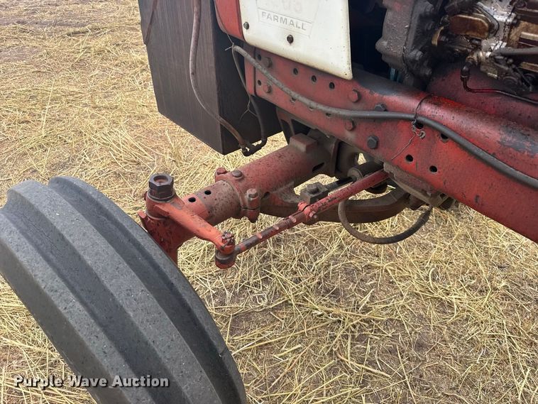 image for item DY3179 1973 International Harvester 1066 tractor