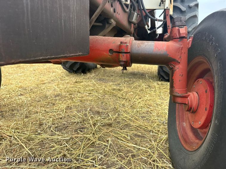image for item DY3179 1973 International Harvester 1066 tractor