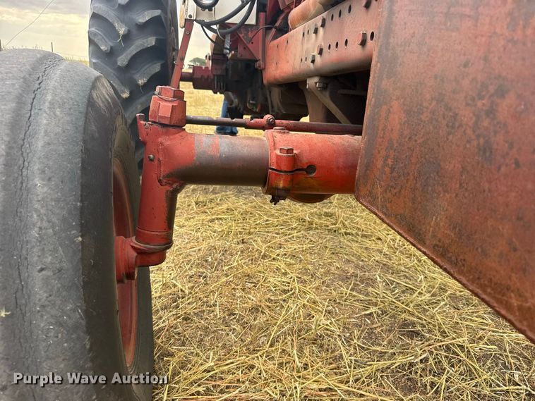 image for item DY3179 1973 International Harvester 1066 tractor