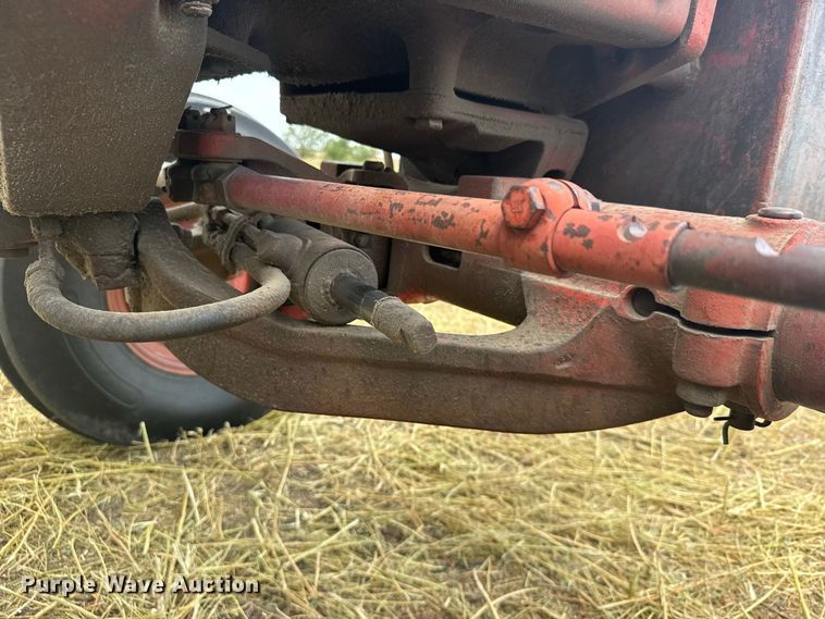 image for item DY3179 1973 International Harvester 1066 tractor
