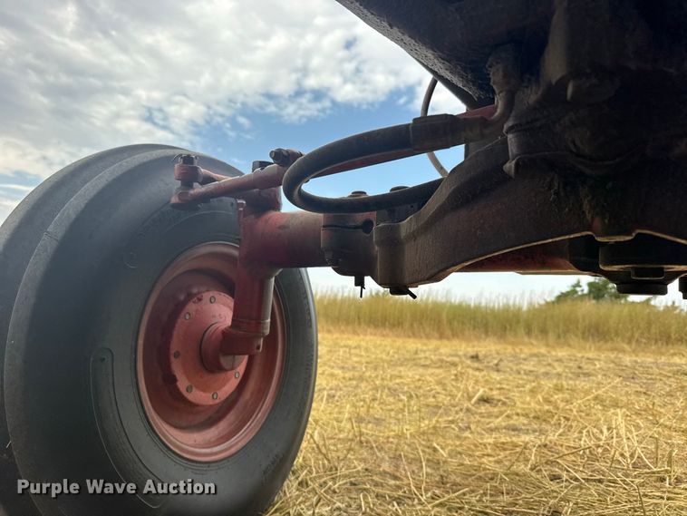 image for item DY3179 1973 International Harvester 1066 tractor