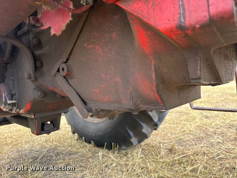 image for item DY3179 1973 International Harvester 1066 tractor