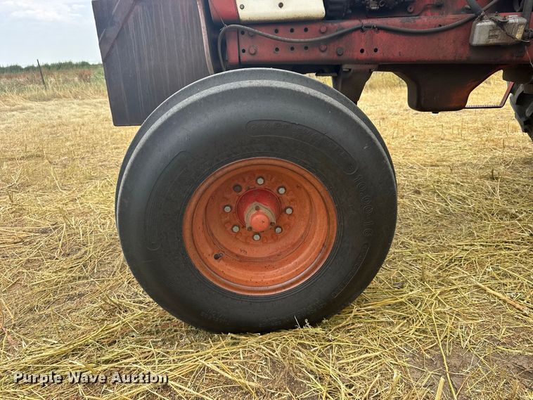image for item DY3179 1973 International Harvester 1066 tractor