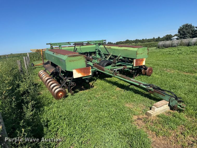 image for item DY3224 Great Plains grain drill