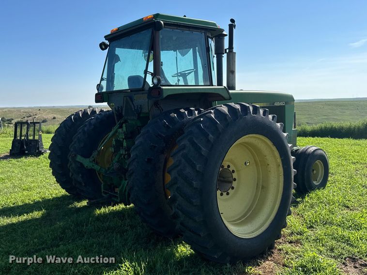 image for item DY3225 1978 John Deere 4640 tractor