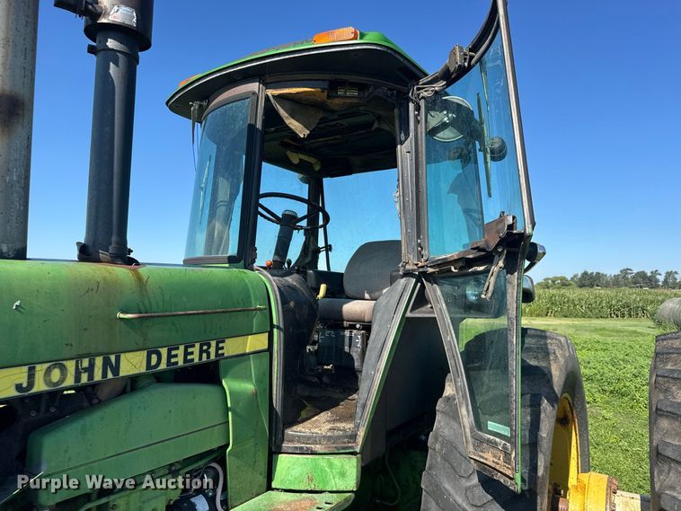 image for item DY3225 1978 John Deere 4640 tractor