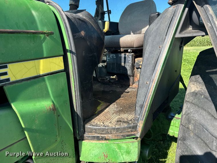 image for item DY3225 1978 John Deere 4640 tractor