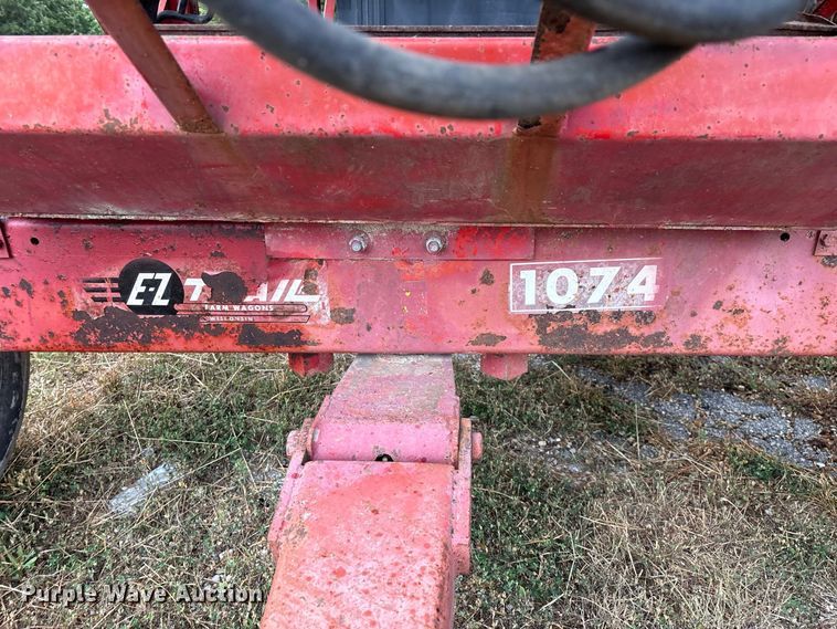 image for item EO4484 E-Z Trail Flow E-Z 300 grain cart