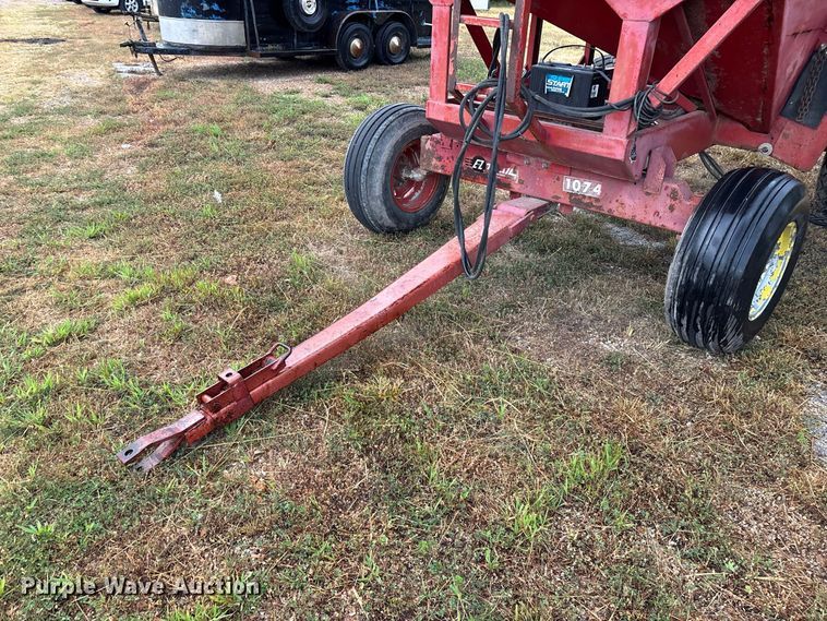 image for item EO4484 E-Z Trail Flow E-Z 300 grain cart