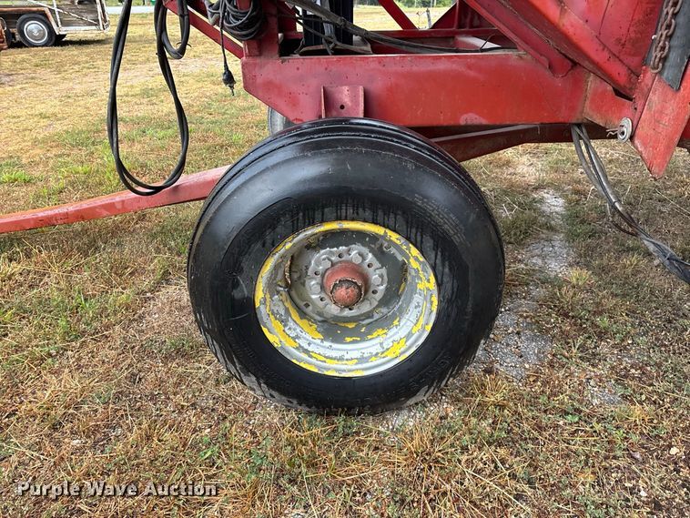 image for item EO4484 E-Z Trail Flow E-Z 300 grain cart