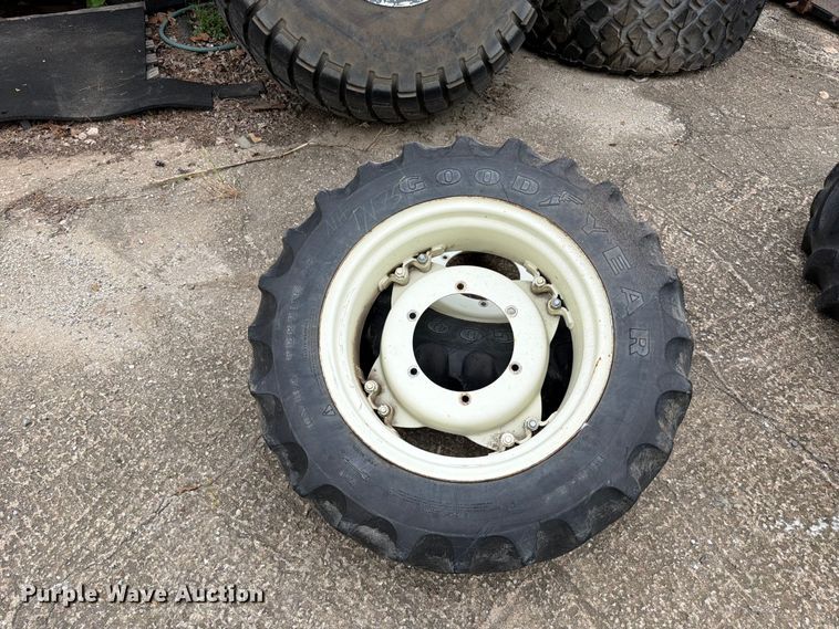 image for item EO8707 (4) tires and wheels