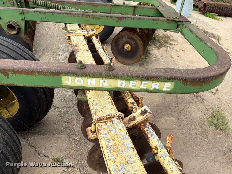 image for item EO8714 John Deere T0210 double off-set disk