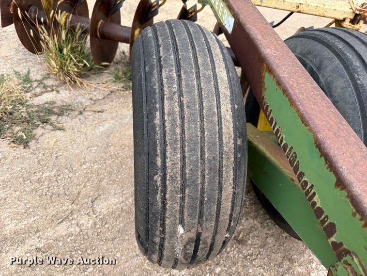 image for item EO8714 John Deere T0210 double off-set disk