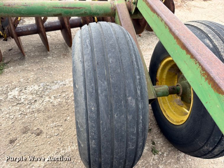 image for item EO8714 John Deere T0210 double off-set disk