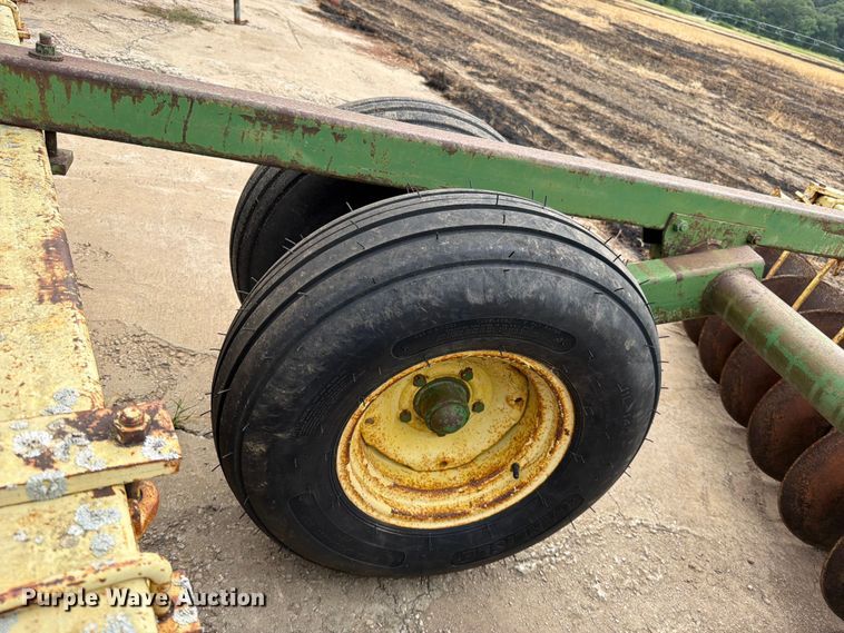 image for item EO8714 John Deere T0210 double off-set disk
