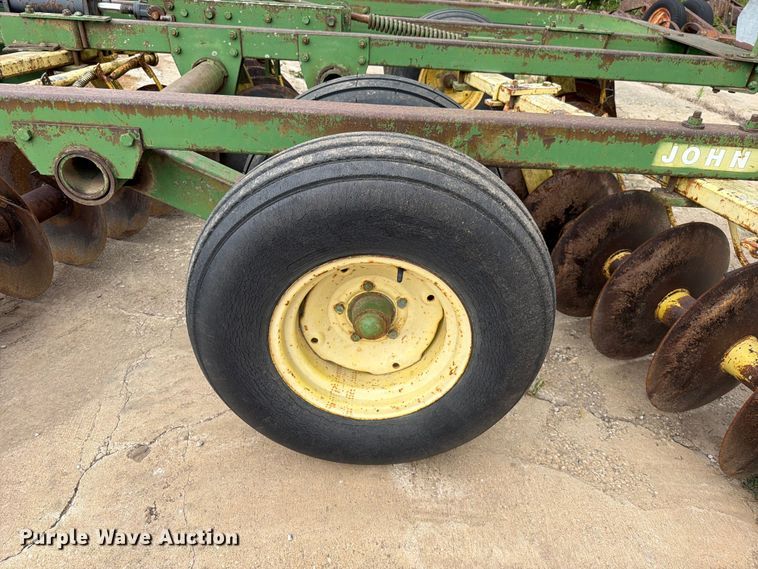 image for item EO8714 John Deere T0210 double off-set disk