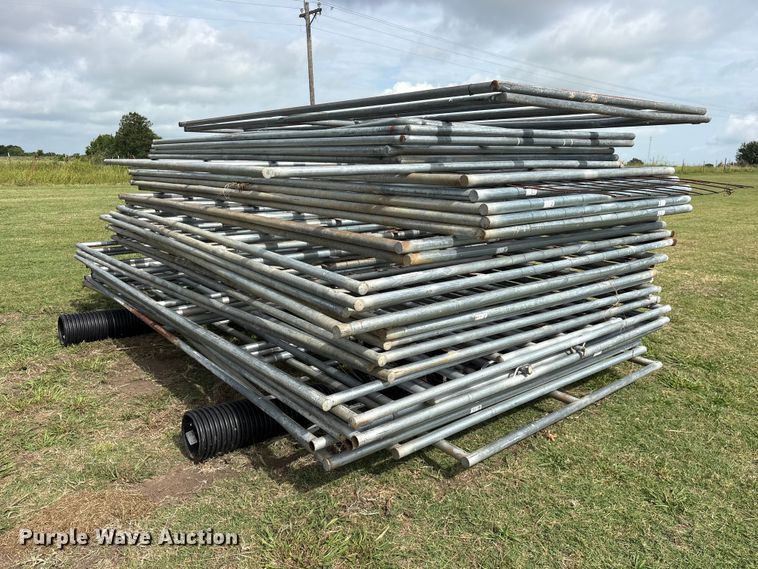 Approximately 33 Noble corral panel