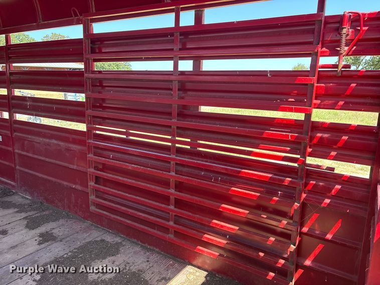 image for item ET0405 2004 W-W Trailer Manufacturers livestock trailer