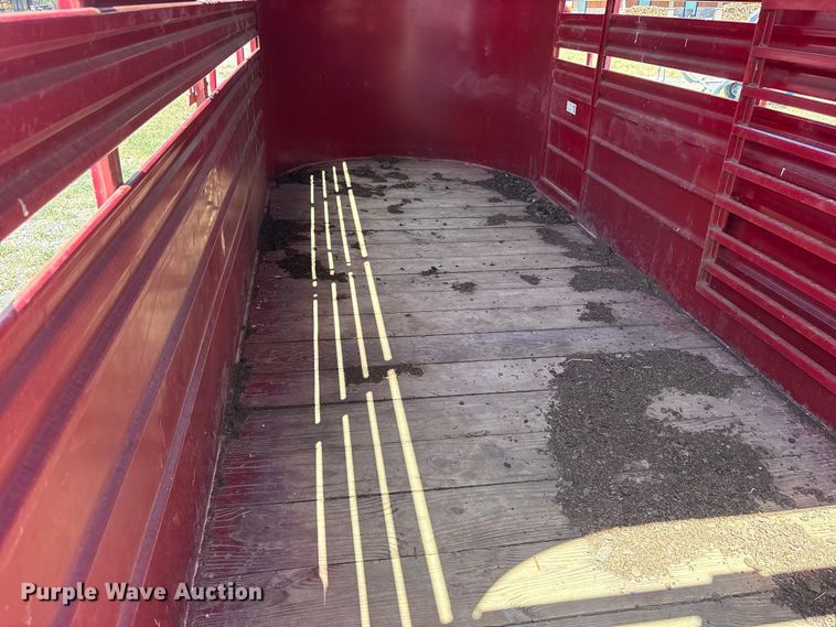 image for item ET0405 2004 W-W Trailer Manufacturers livestock trailer