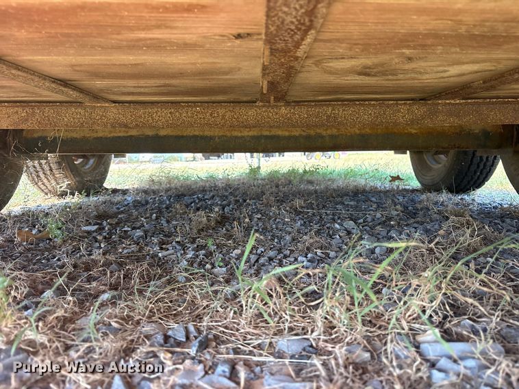 image for item ET0405 2004 W-W Trailer Manufacturers livestock trailer